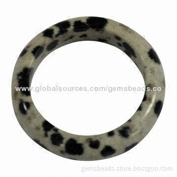 Fashion band ring in gemstone